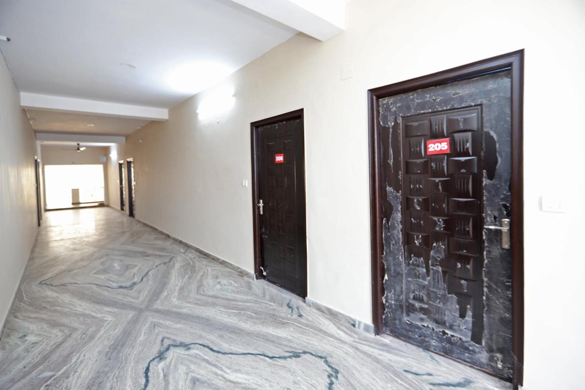 Hotel O Silverline Residency ファリーダーバード エクステリア 写真